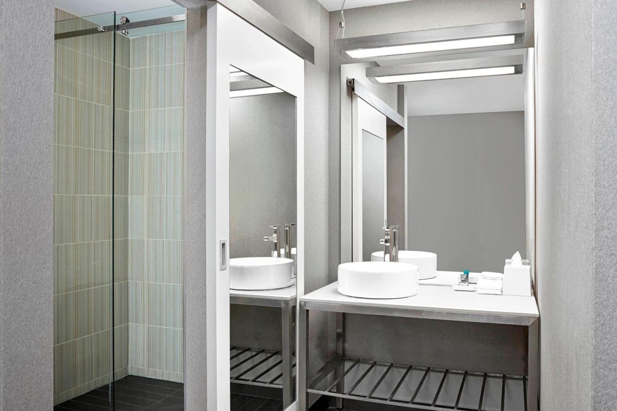 Aloft Hotel Calgary University Zewnętrze zdjęcie